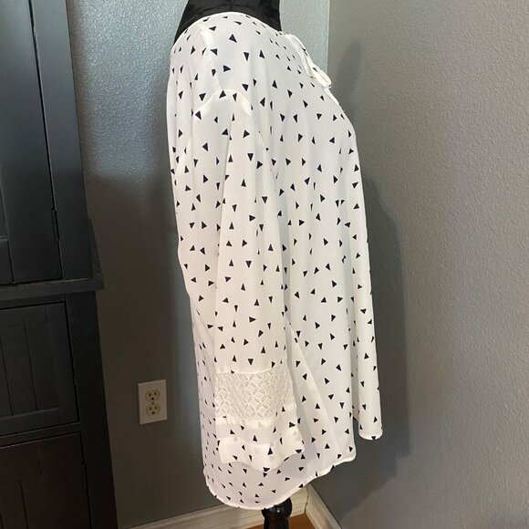 Van Heusen Blouse Women’s Size XL Tunic Geometric Sheer Keyhole Neck - Picture 8 of 11